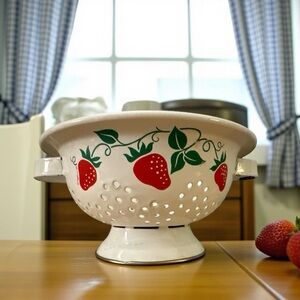 Vintage 1980s Strawberry Design Colander